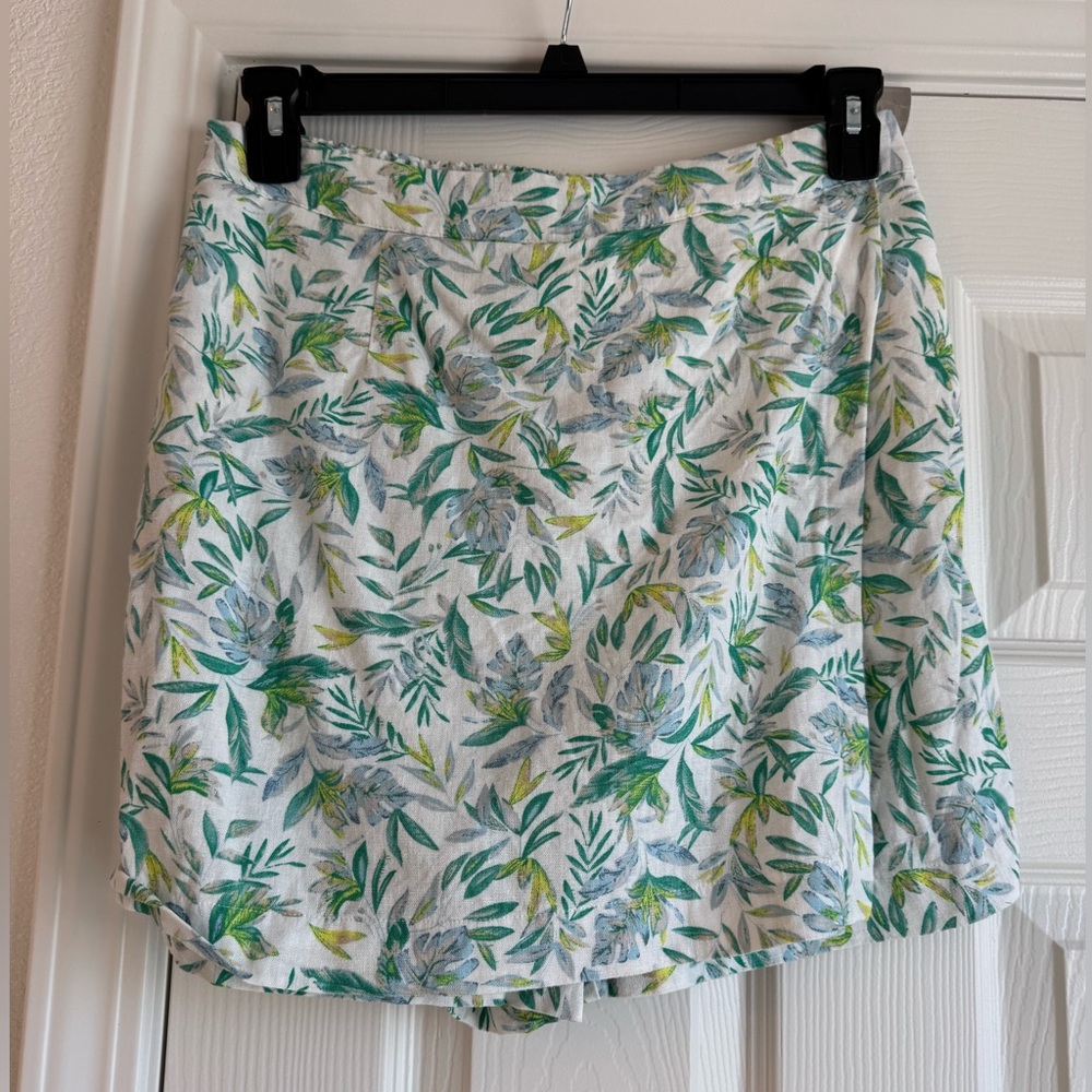 Ellen Tracy White Skirt with Green and Yellow Leaf Print
